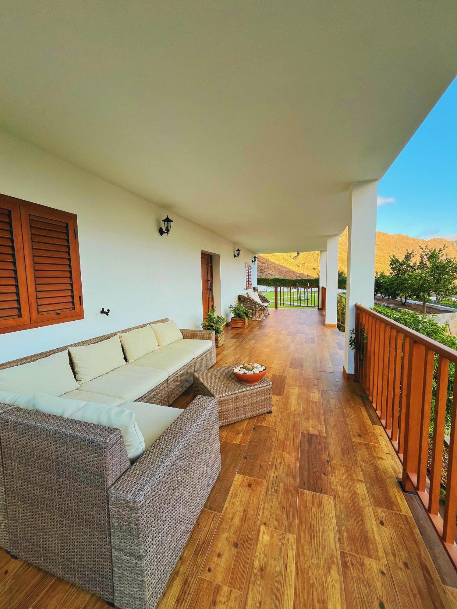 Villa Ines San Bartolome Bagian luar foto