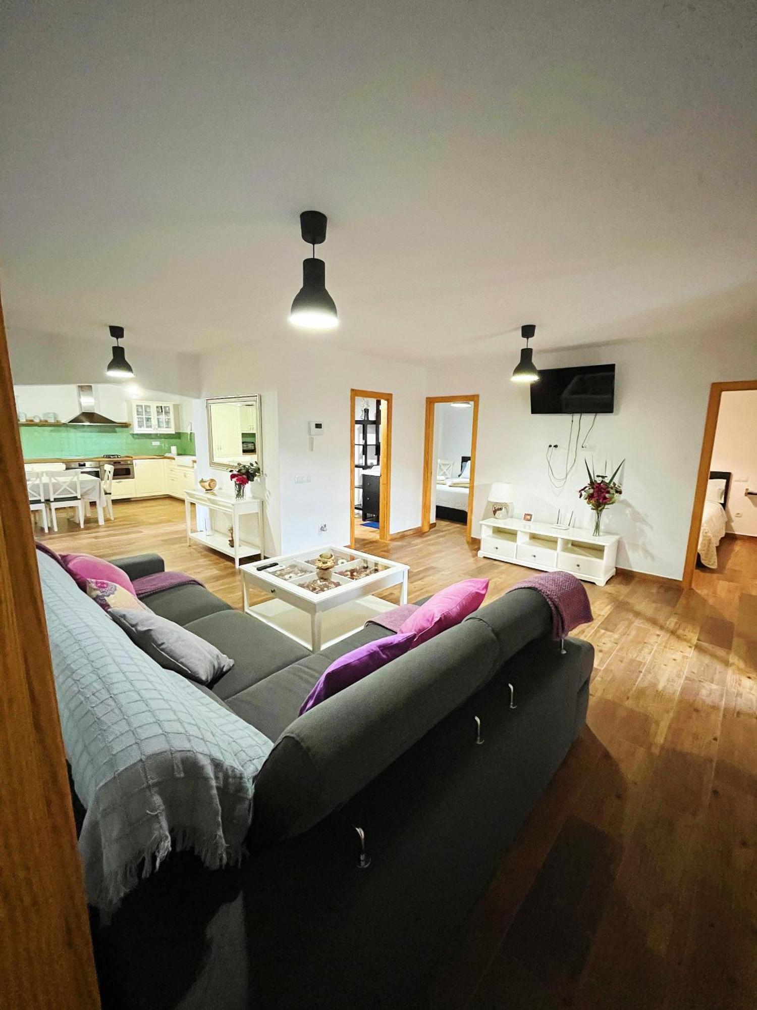 Villa Ines San Bartolome Bagian luar foto